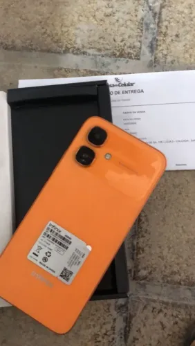 Celular na caixa