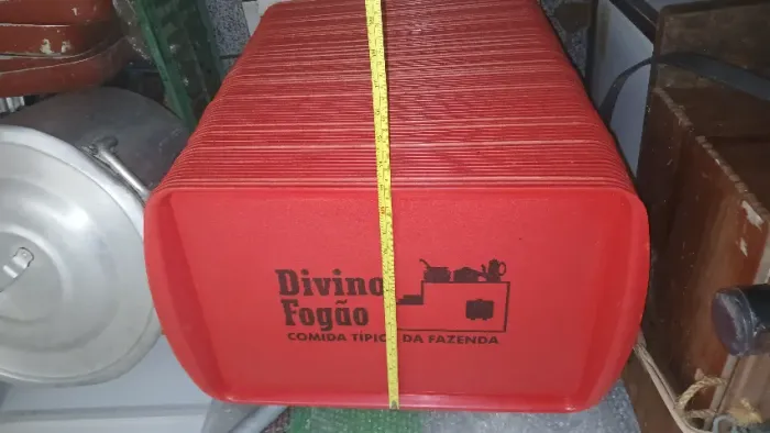 Bandejas Plásticas Vermelhas de Fast Food/Self Service (R$ 3 Cada)Lote 82