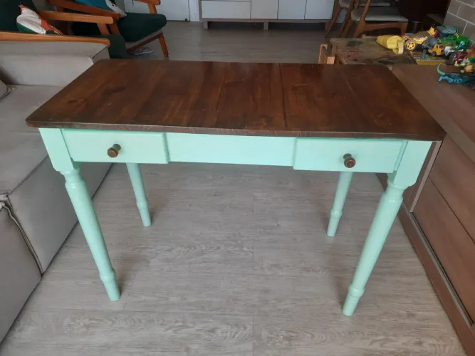 Escrivaninha /mesa de estudo/ penteaderia