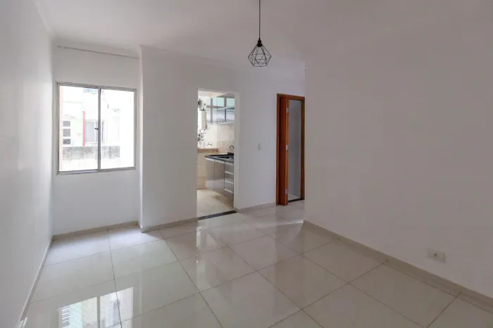 Apartamento com 2 Quarto(s) e 1 banheiro(s) para Alugar, 50 m² por R$ 1640 / Mês
