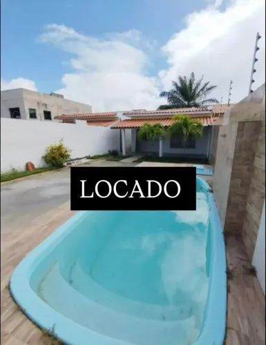 Casa 3/4 sendo 1 suíte. Piscina. Condomínio Canto de Arembepe. Próximo ao Rio e ao Mar