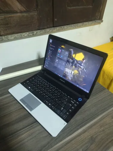 Notebook Samsung Intel Core i5 - 4GB RAM - Windows 10 Pro