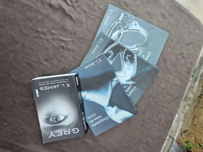 Coleção Cinquenta Tons de Cinza + Livro Grey (4 Livros)