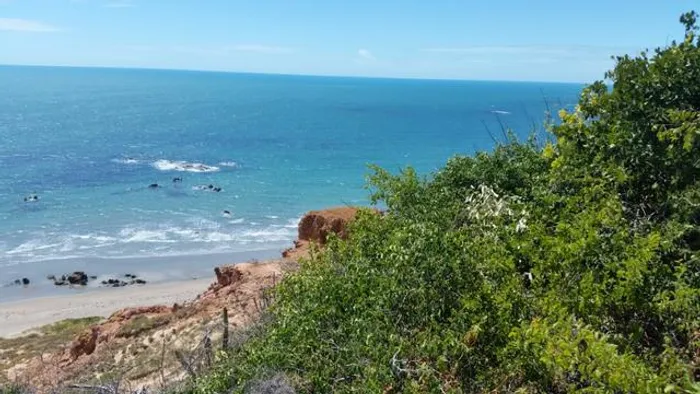 Terreno de frente para o mar, 3.375 m2, praia de Redonda - Icapuí -CE perto Canoa Quebrada