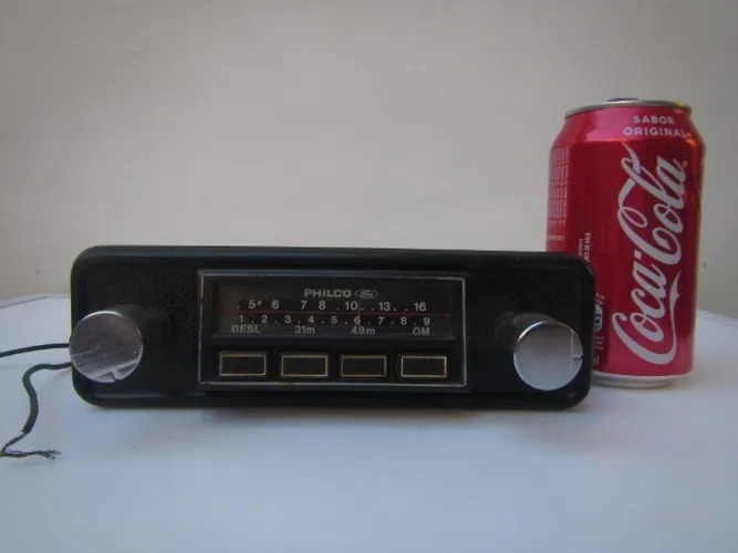 Rádio som de carro antigo Philco Ford