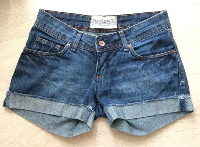 Shorts jeans curto - médio escuro
