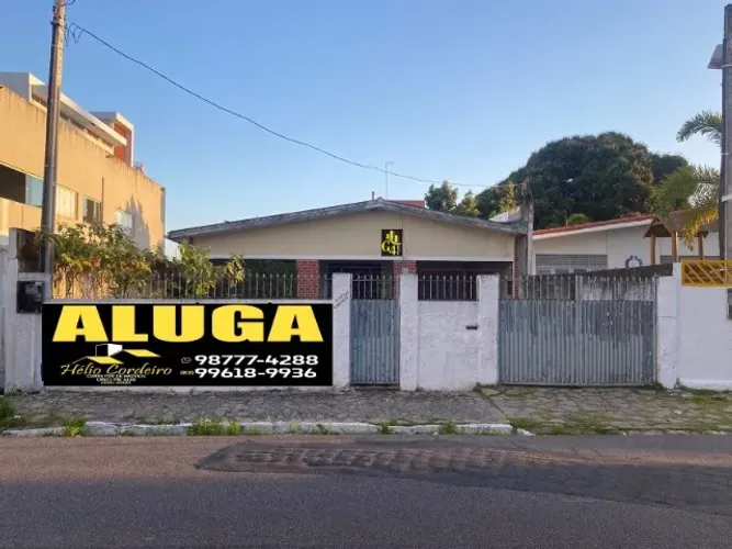 Casa no Bairro dos Estados com 3 quartos, sendo 1 suíte + DCE, quintal e ótima localização