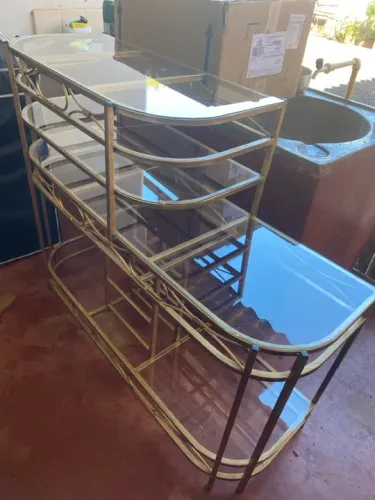 Estante de vidro e metal 