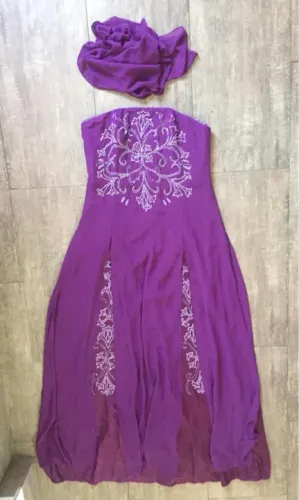 Vestido Longo Roxo com Detalhes em Pedrarias