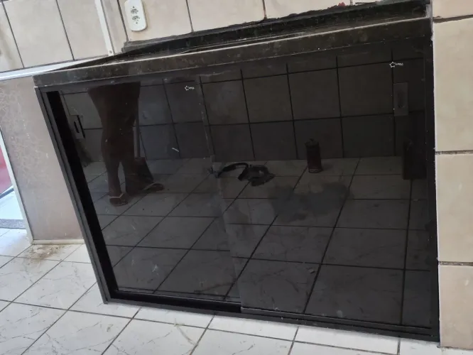 Fechamento de pia preto