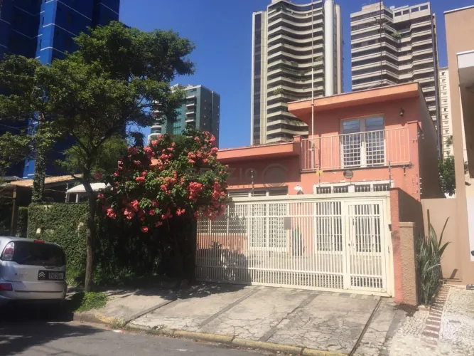 Cambuí, Campinas  Casa Comercial com excelente estrutura.