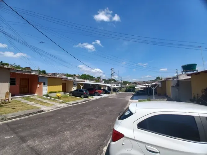 OPORTUNIDADE EM CONDOMÍNIO FECHADO: Casa com 3 quartos, 2 vgs, entrada 130 mil + 60 parcel
