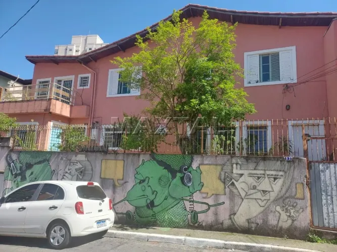 Casas comerciais em esquina com 225m², na zona norte com 6 salas, 4 vagas.
