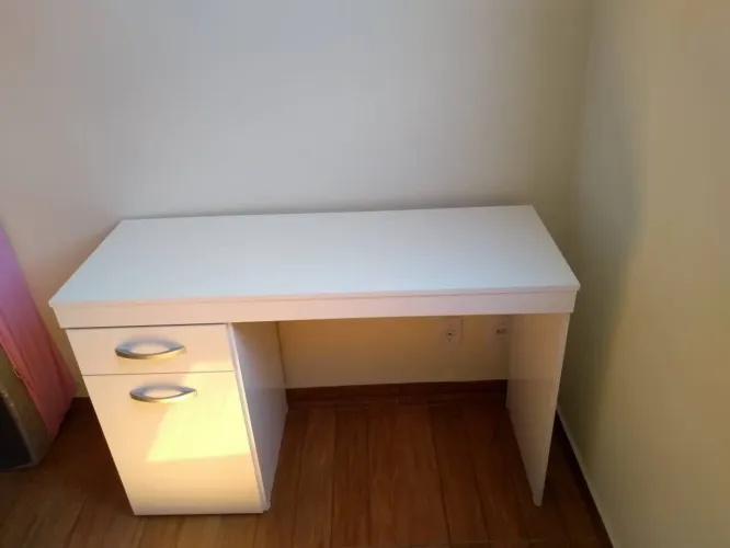 ESCRIVANINHA OU MESA DE COMPUTADOR NOVA NA CAIXA 