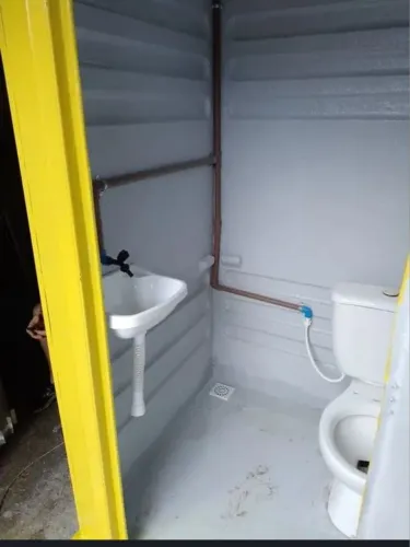 Banheiro com Chuveiro Fibra de Vidro - Novo