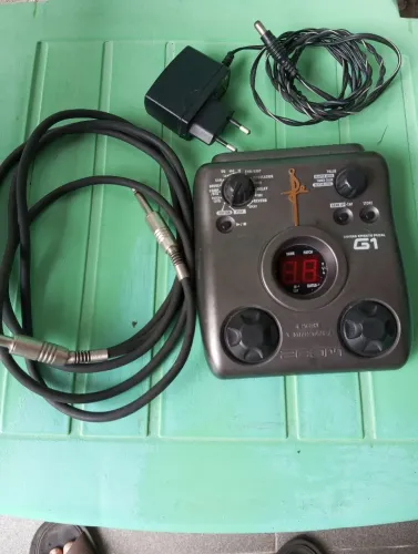 Pedaleira Zoom G1