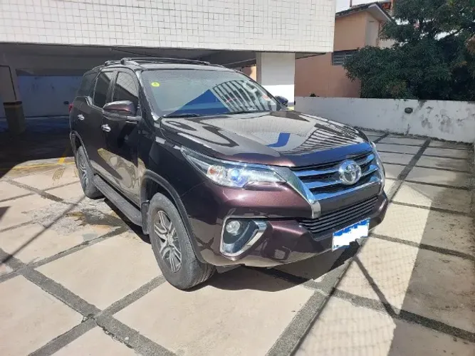 Toyota Hilux SW4 SRV 2019 - Blindada III-A (No documento)- 4X2 2.7 Flex 16V Aut. 7 Lugares
