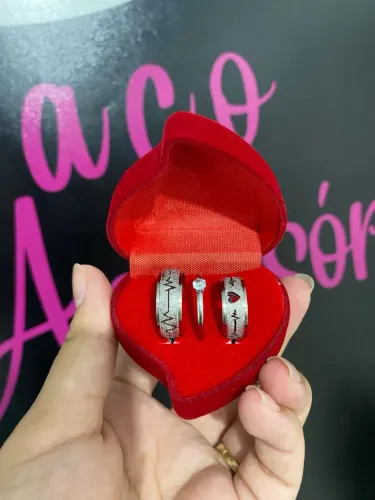 Aliancas em aço cirúrgico