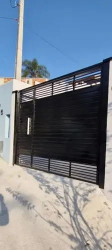 Portão Automático em Alumínio Branco 