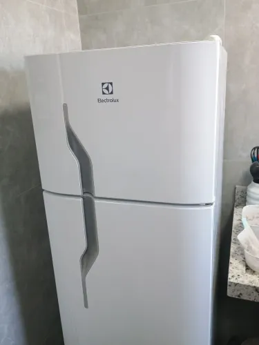 Geladeira Eletrolux 260 litros