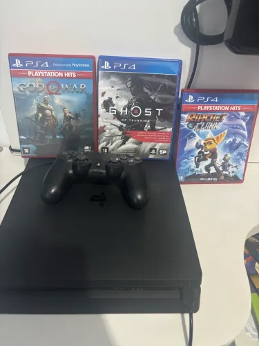 Vendo PS4 pouco usado e com jogos