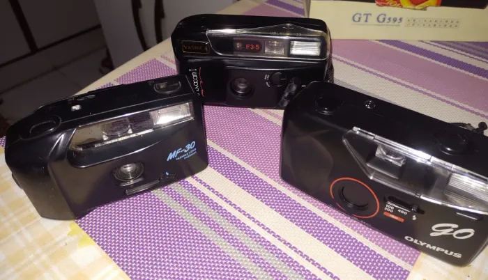 Câmeras Analógicas Colecionáveis Yashica e Olympus