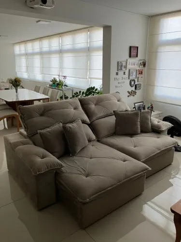 Sofá cinza grande retrátil e reclinável de 2,55m confortável