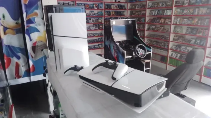 PS5 SLIM DIGITAL Novinho. Aceito PS4/Séries S + volta. LOJA FÍSICA ABERTA AOS DOMINGOS.