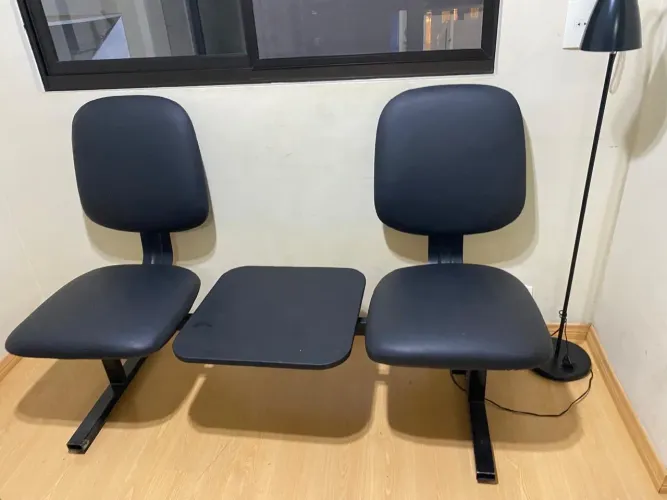 Conjunto de Cadeiras com Mesa Integrada - Ideal para Escritório
