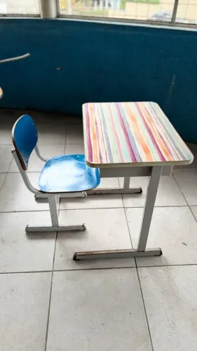 Mesa e cadeira escolinha infantil - usada