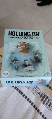 Jogo de Tabuleiro Holding On - A Conturbada Vida de Billy Kerr