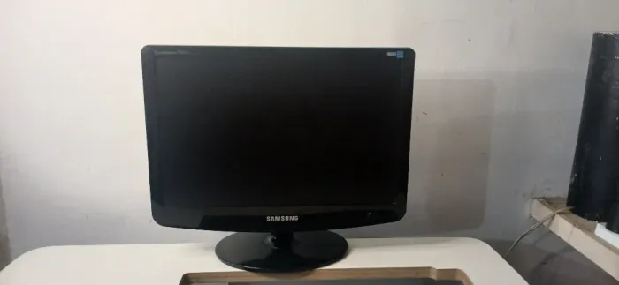 Samsung 17? 732NW - Ideal para Escritório ou Estudo