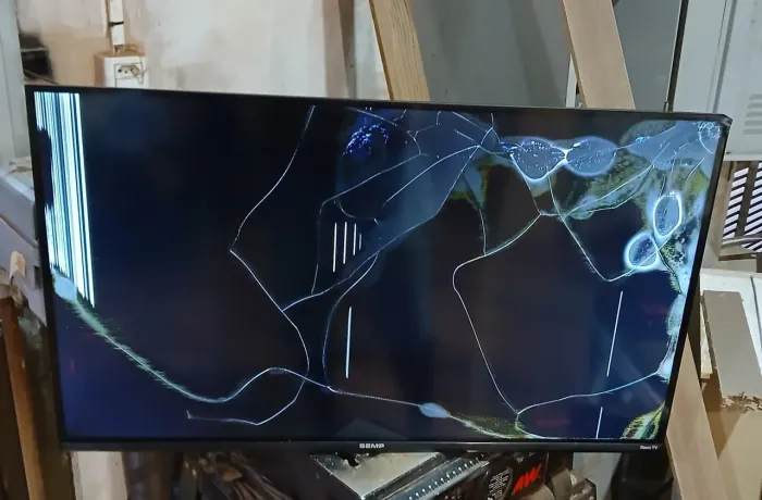 VENDO ESSA TV DE 32 POLEGADAS COM DEFEITO. 