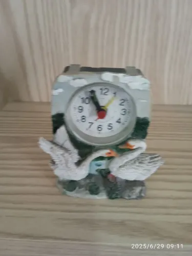 Relógio Despertador Decorativo com Cisnes