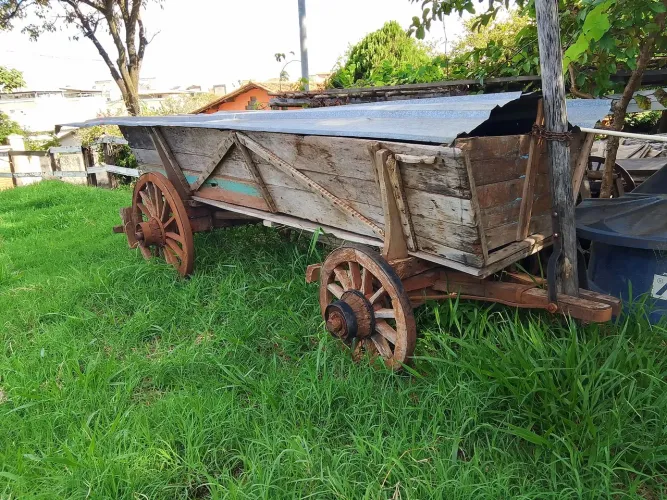 Carroções de madeira antigos, antiguidade, vintage, coleção, decoração fazenda e sítio 