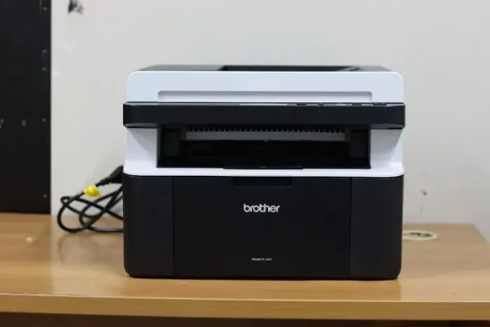 Impressora Brother DCP-1617NW Multifuncional Laser Monocromática - U63980E1N806277