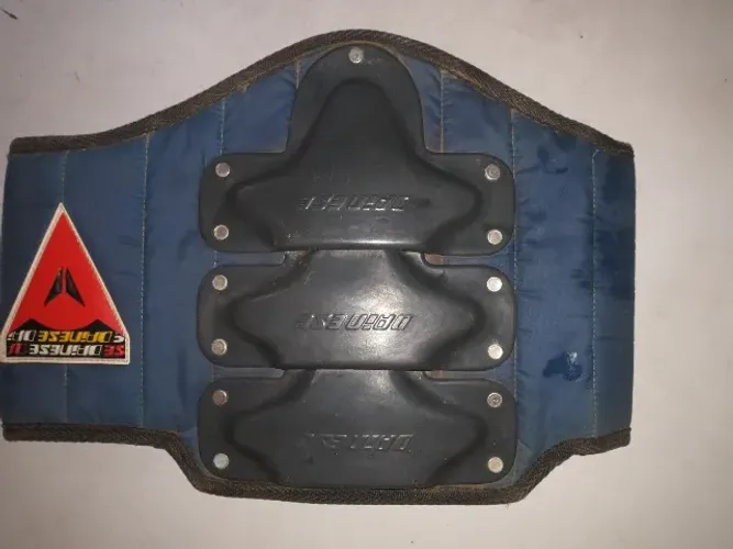 Protetor cervical de coluna vertebral para motocross.