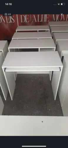 Mesa de centro branca em excelente estado