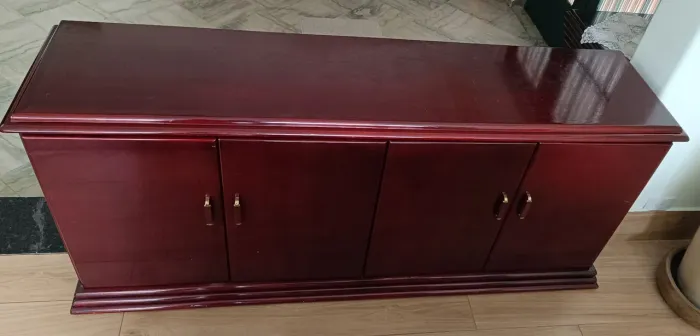 Buffet Balcão em mogno vinhático.