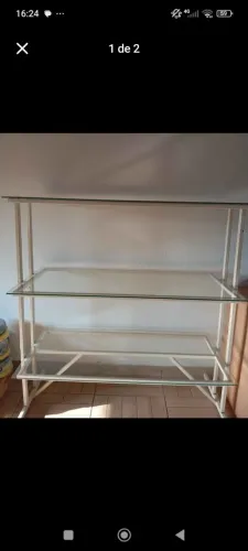 Prateleira de aço e vidro