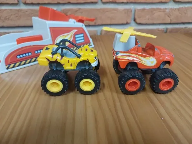  Kit Blaze Monster Machines - Original - Blaze Turbo Lançador - carrinhos