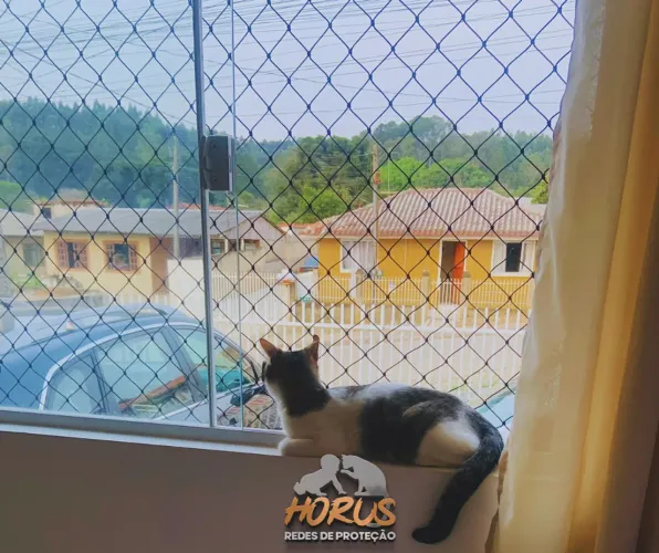 Redes de proteção para gatos e crianças