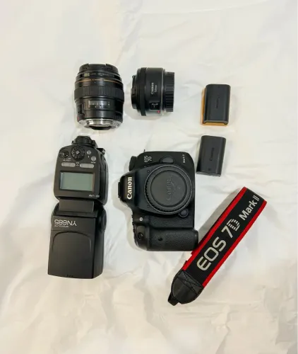 Canon 7D Mark II + 50mm + 85mm + flash + 2 baterias ? kit completo