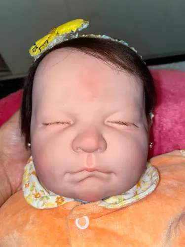 Boneca Bebê Reborn realista, corpo de tecido e membros de Vinil.