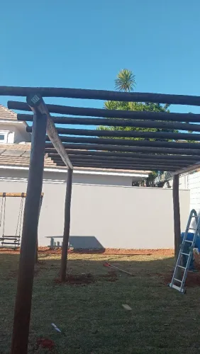 Pergolado de madeira rústico