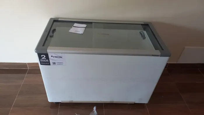 Freezer horizontal Fricon Tampa de vidro 311 litros - Novo