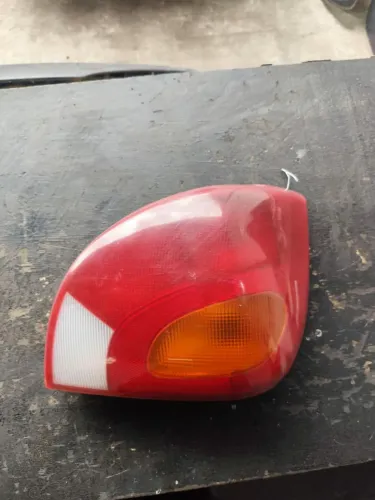 Lanterna traseira lado direito Fiesta 98