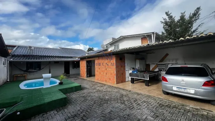 CASA LOCAÇÃO ANUAL PEREQUÊ