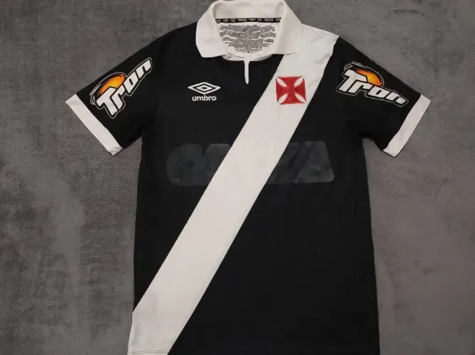 Camisa Oficial Vasco Umbro 2014, tamanho P (48x72cm). 