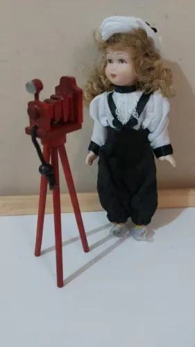 boneca de porcelana de época